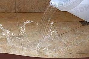 梅列漏水维修 免砸砖防水材料该如何施工